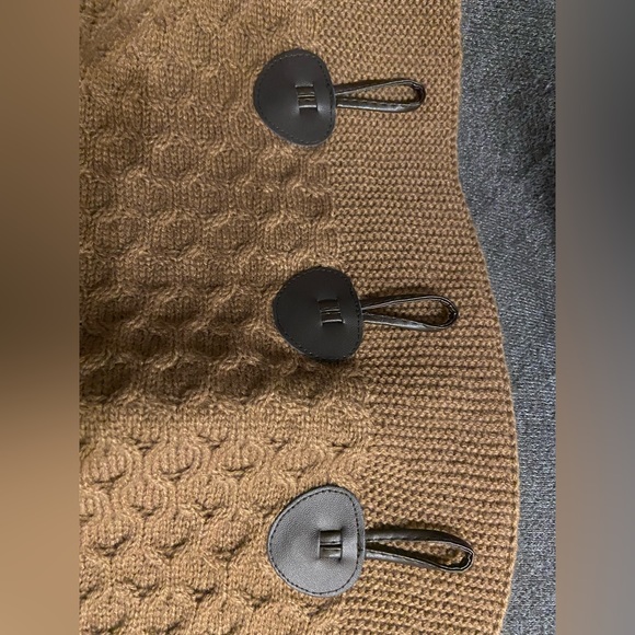 Brown scarf. Length 74 cm by 21.5cm width - Picture 1 of 3